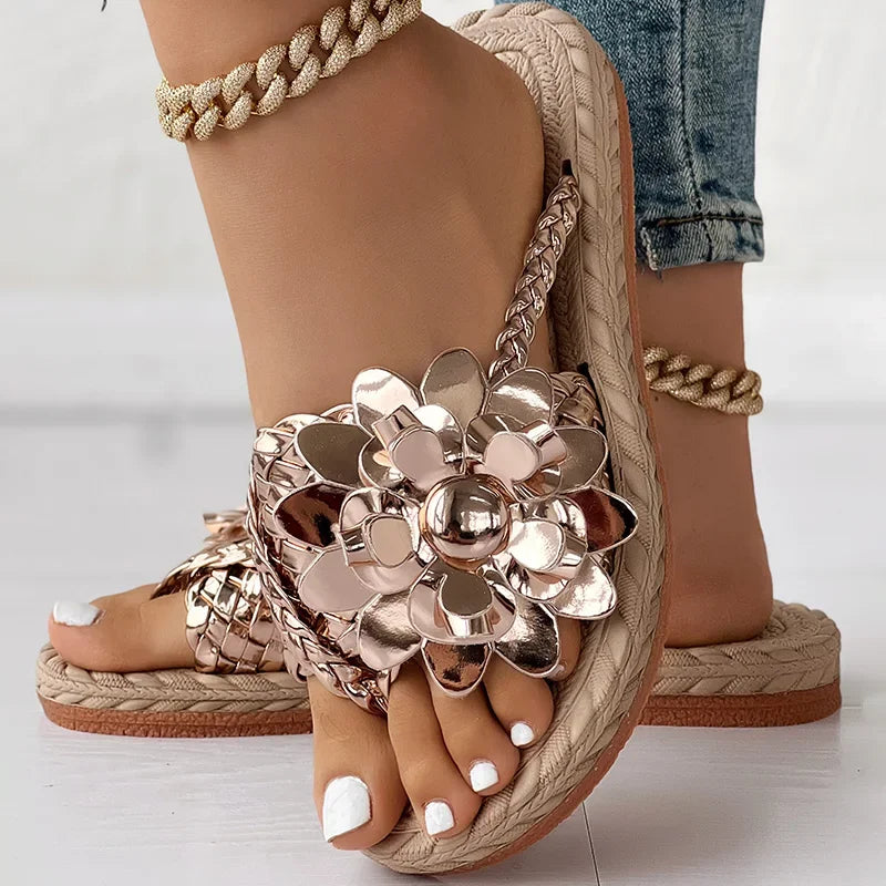 Damskie sandały z plecionymi paskami i kwiatem-Footwear for women-Olave