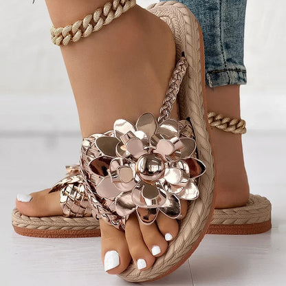 Damskie sandały z plecionymi paskami i kwiatem-Footwear for women-Olave