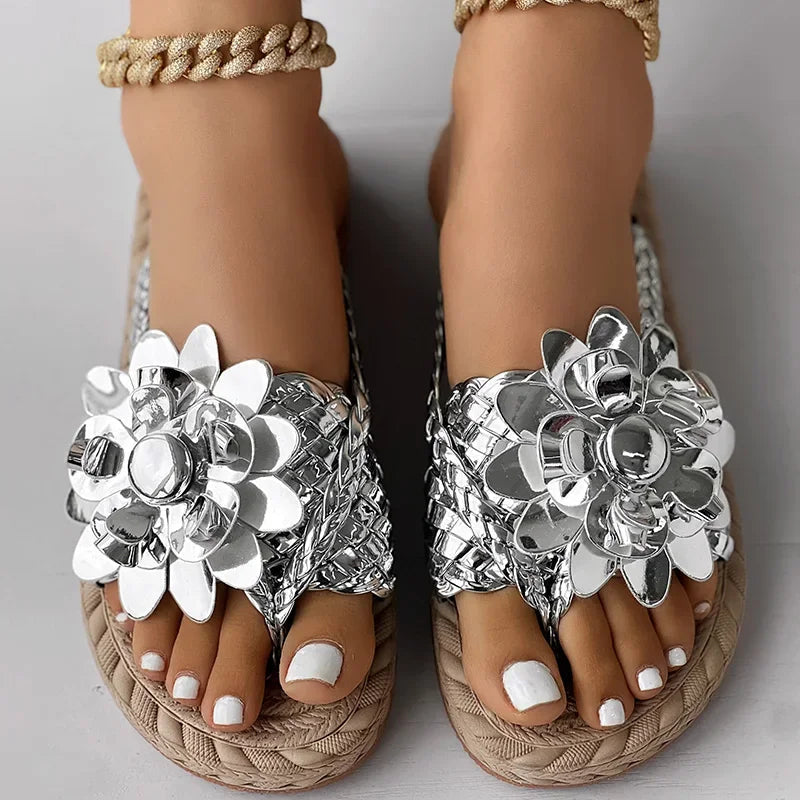 Damskie sandały z plecionymi paskami i kwiatem-Footwear for women-Olave