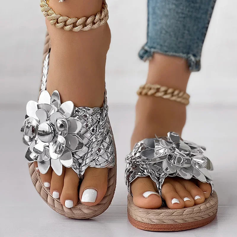 Damskie sandały z plecionymi paskami i kwiatem-Footwear for women-Olave
