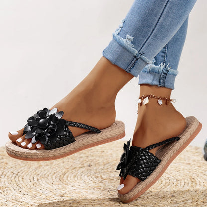 Damskie sandały z plecionymi paskami i kwiatem-Footwear for women-Olave