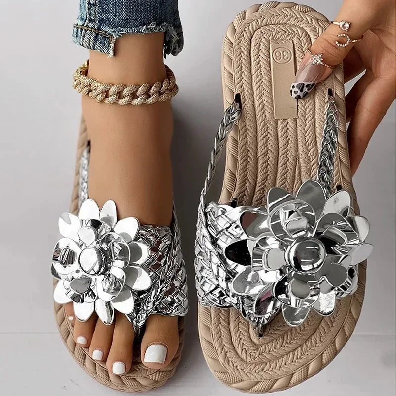 Damskie sandały z plecionymi paskami i kwiatem-Footwear for women-Olave