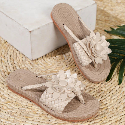 Damskie sandały z plecionymi paskami i kwiatem-Footwear for women-Olave
