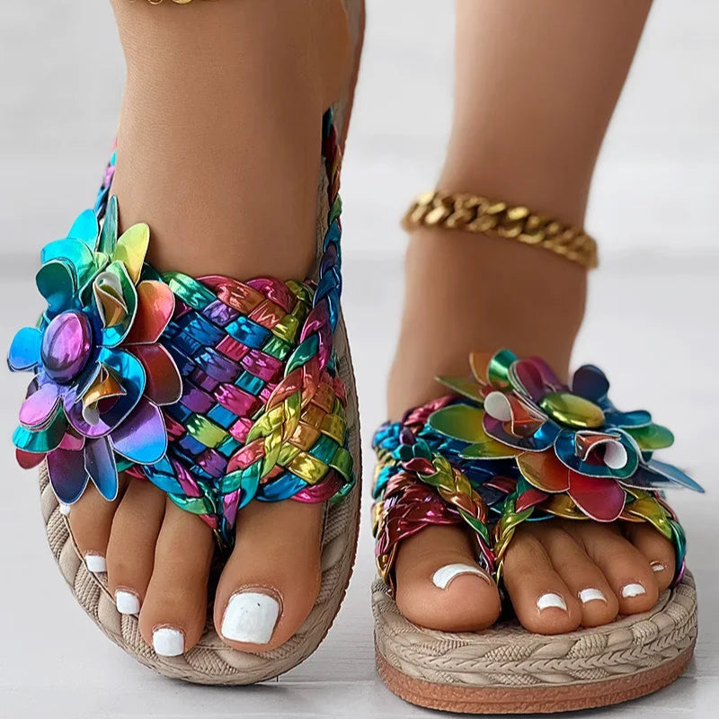 Damskie sandały z plecionymi paskami i kwiatem-Footwear for women-Olave