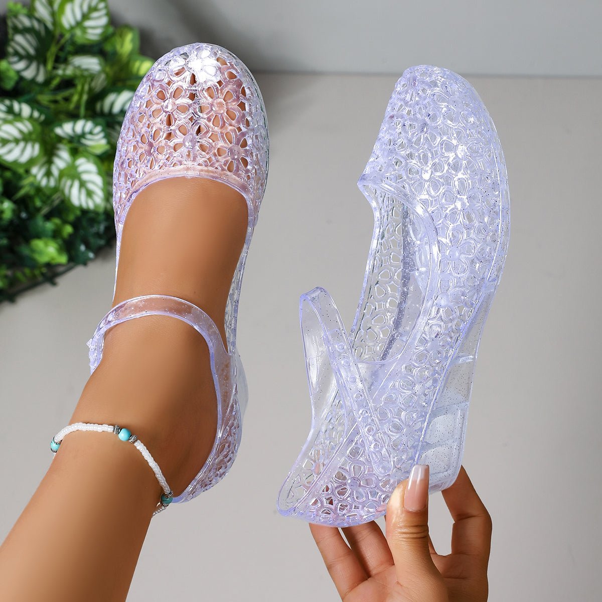Damskie sandały żelowe na koturnie z wycięciami-Footwear for women-Olave