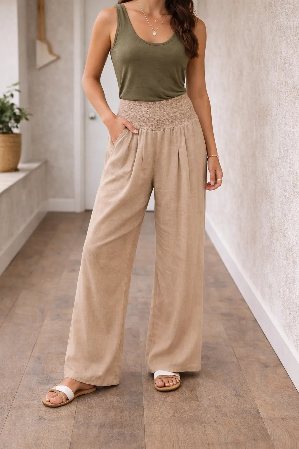 Damskie spodnie z szerokimi nogawkami i marszczonym pasem-Pants for Women-Olave