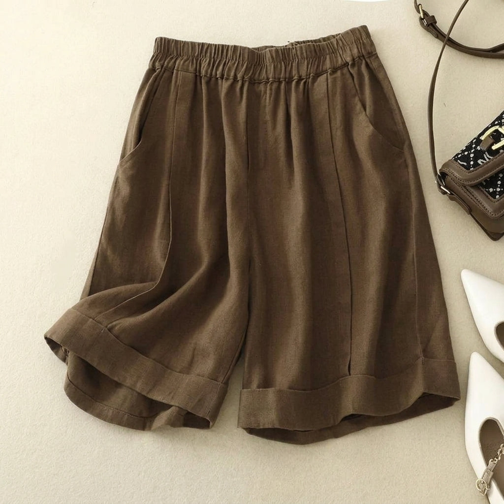 Damskie szorty z elastycznym pasem, podwiniętym dołem i kieszeniami bocznymi-Shorts for women-Olave
