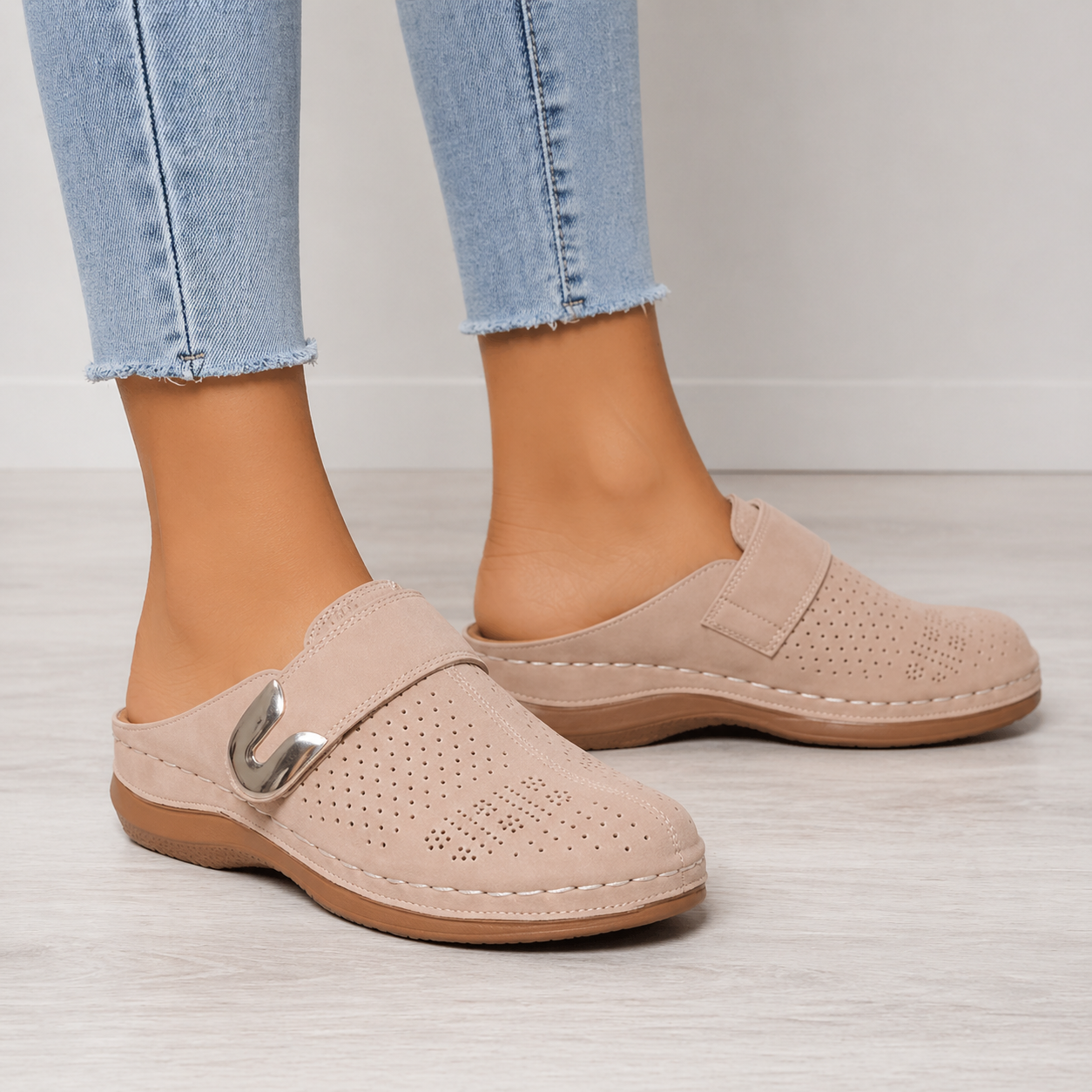 Damskie Wsuwane Mokasyny z Paskiem z Klamrą i Perforowaną Cholewką-Footwear for women-Olave