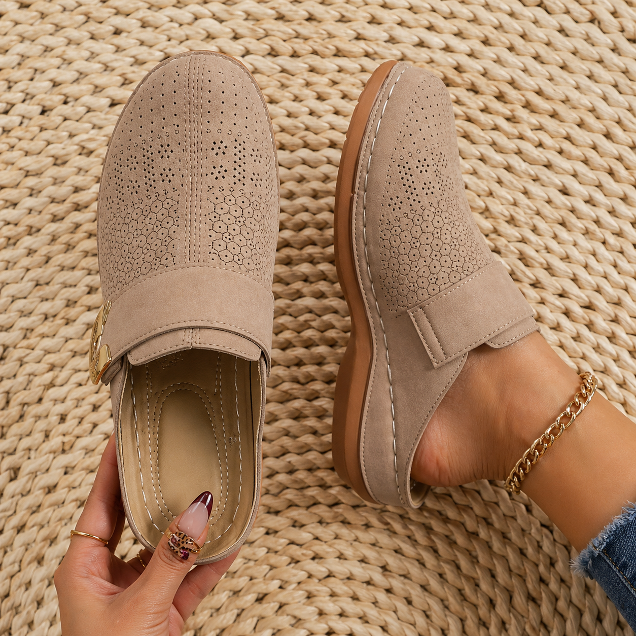Damskie Wsuwane Mokasyny z Paskiem z Klamrą i Perforowaną Cholewką-Footwear for women-Olave