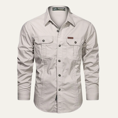 Męska koszula z długim rękawem, dwiema kieszeniami na piersi i pionowymi przeszyciami-Shirts for men-Olave