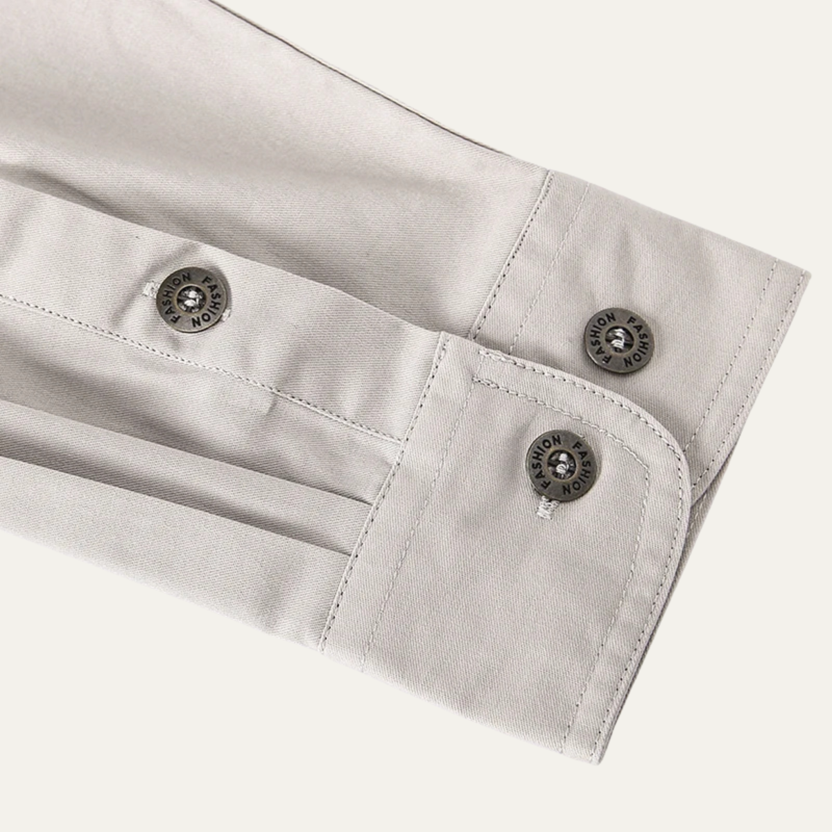 Męska koszula z długim rękawem, dwiema kieszeniami na piersi i pionowymi przeszyciami-Shirts for men-Olave