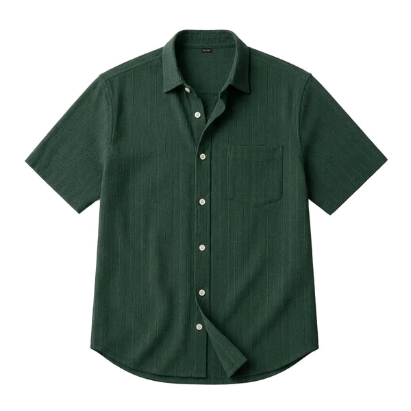 Męska koszula z krótkim rękawem zapinana na guziki posiadająca pionową prążkowaną teksturę oraz kieszeń na piersi-Shirts for men-Olave