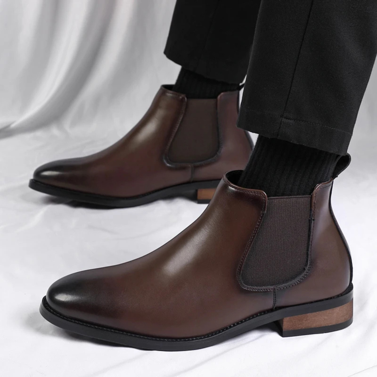 Męskie botki z elastycznymi panelami bocznymi i uchwytami-Footwear for men-Olave