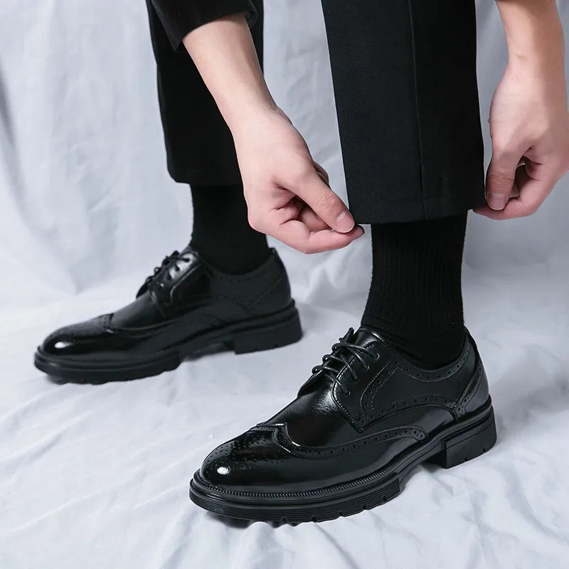 Męskie Buty Sznurowane z Ozdobnymi Perforacjami i Nakładką Wingtip-Footwear for men-Olave