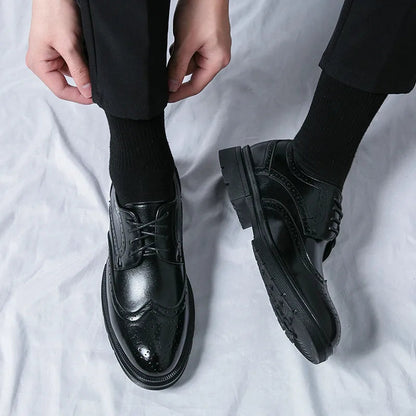 Męskie Buty Sznurowane z Ozdobnymi Perforacjami i Nakładką Wingtip-Footwear for men-Olave