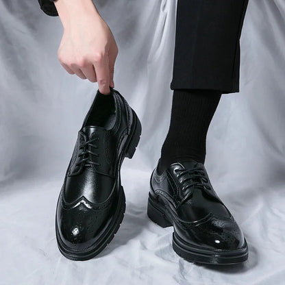 Męskie Buty Sznurowane z Ozdobnymi Perforacjami i Nakładką Wingtip-Footwear for men-Olave