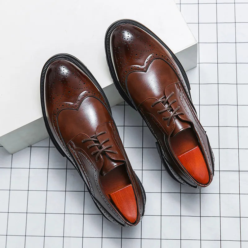 Męskie Buty Sznurowane z Ozdobnymi Perforacjami i Nakładką Wingtip-Footwear for men-Olave