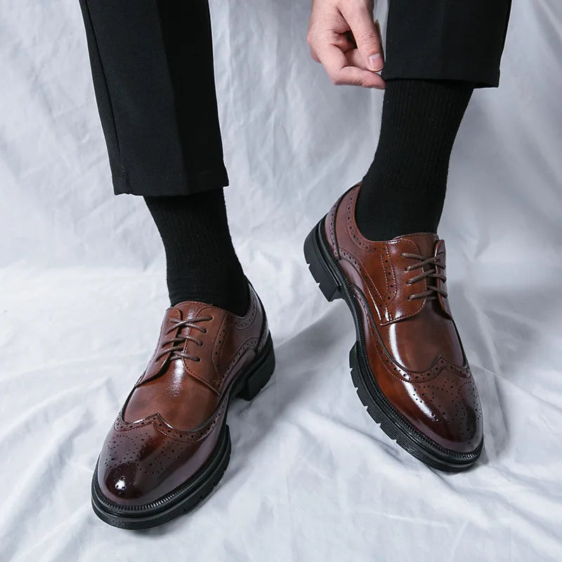 Męskie Buty Sznurowane z Ozdobnymi Perforacjami i Nakładką Wingtip-Footwear for men-Olave