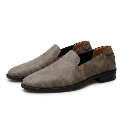 Męskie mokasyny wsuwane o fakturowanym wykończeniu-Footwear for men-Olave