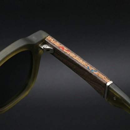 Okulary przeciwsłoneczne unisex z okrągłymi oprawkami i korkowymi akcentami na zausznikach-Glasses for women-Olave