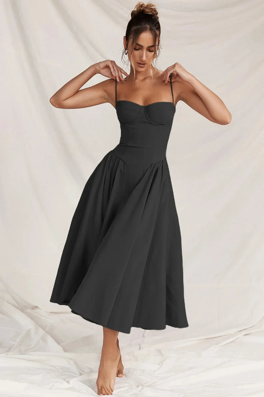 Sukienka damska midi na ramiączkach ze strukturalną górą-Midi Dress-Olave