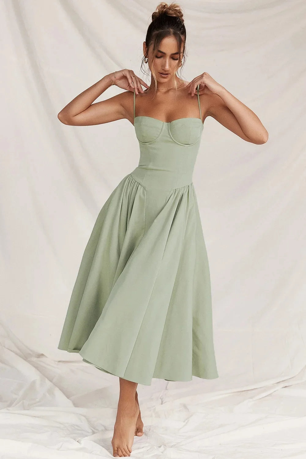 Sukienka damska midi na ramiączkach ze strukturalną górą-Midi Dress-Olave