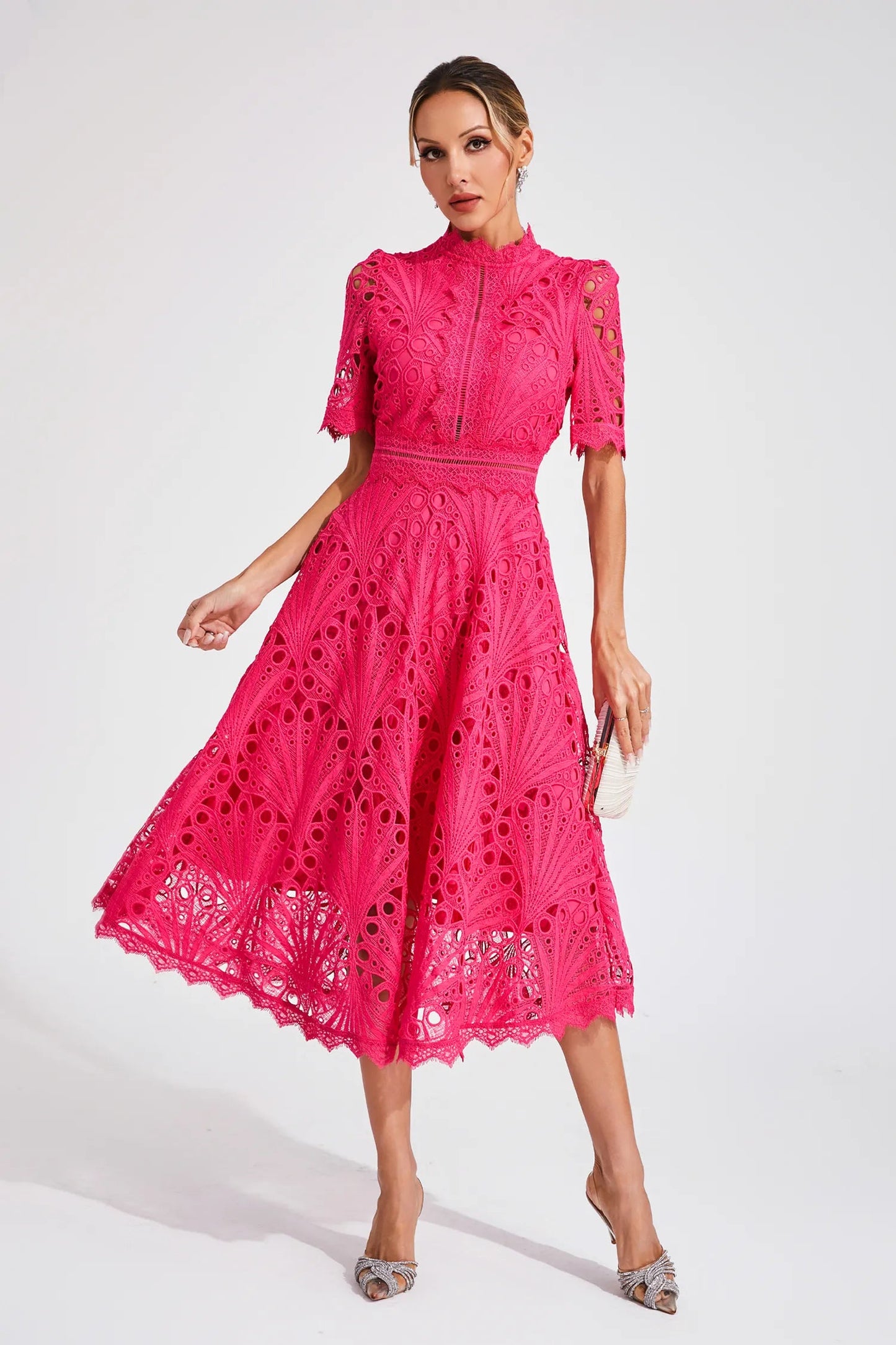 Sukienka midi damska z koronkową strukturą i wysokim kołnierzem-Midi Dress-Olave