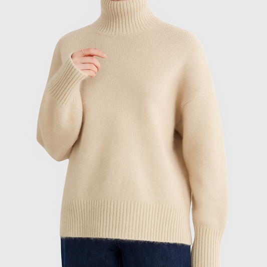 Golf Damski Zuzanna – Elegancki Sweter z Wysokim Kołnierzem w Kolorze Beżowym